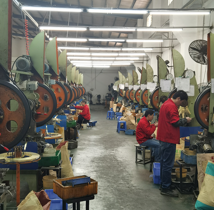 নুয়েট ধাতুতে আইলেট উত্পাদন লাইন