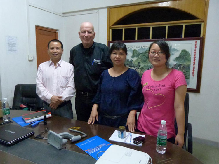 স্বাগত অস্ট্রিয়া বন্ধু পিটার Nuote ধাতু আসা