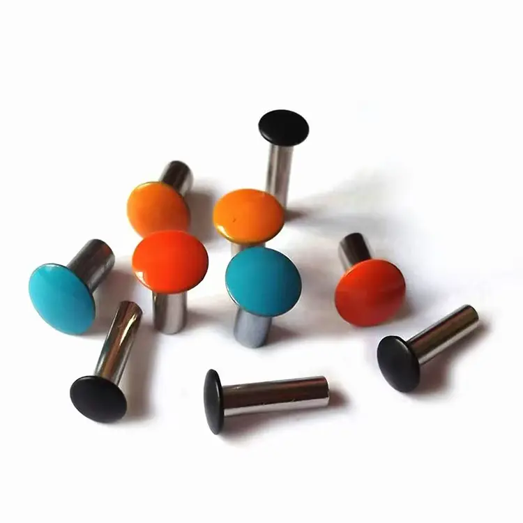 রঙিন রঙিন rivets আঁকা